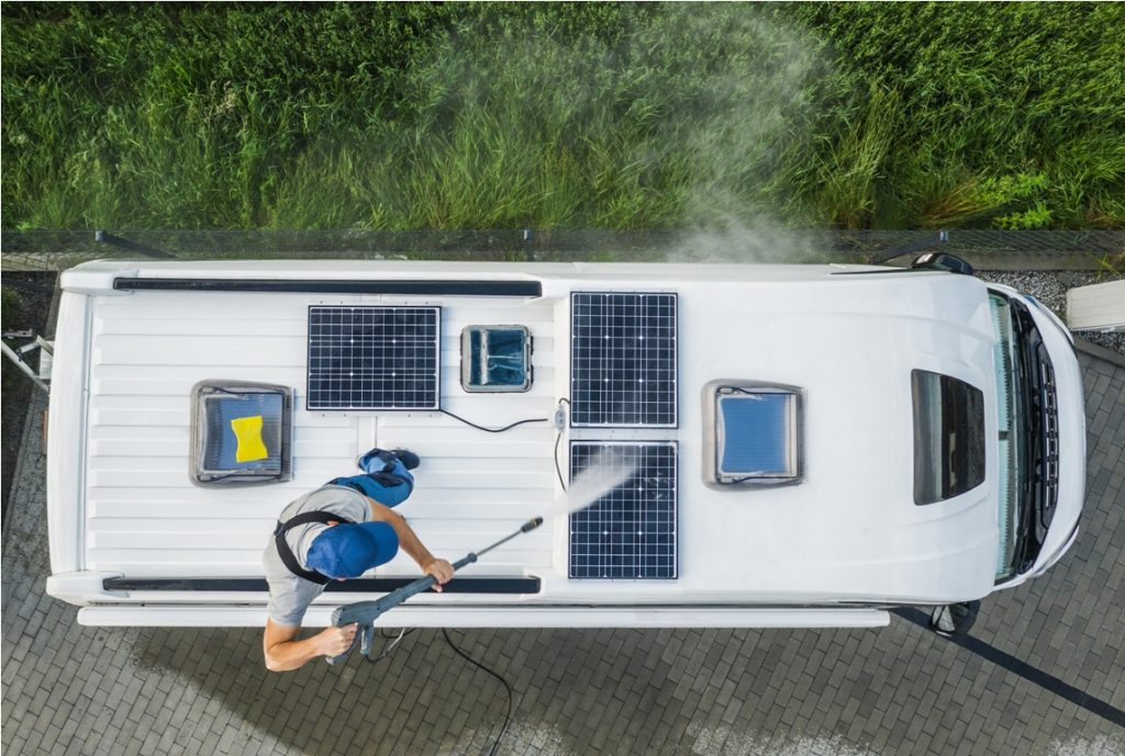 découvrez nos conseils pratiques pour l'entretien de votre système solaire en camping-car. apprenez à optimiser la performance de vos panneaux solaires, à prolonger leur durée de vie et à assurer un voyage tranquille en toute autonomie énergétique.