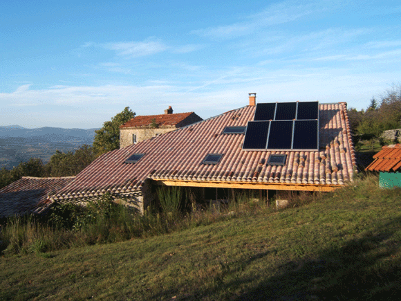 découvrez les meilleures pratiques pour le placement de capteurs solaires sur votre toiture. optimisez la production d'énergie solaire tout en assurant l'esthétique et la sécurité de votre maison. informez-vous sur les avantages, les techniques d'installation et les réglementations à suivre.