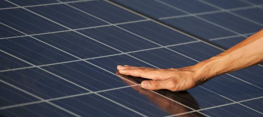 découvrez comment les panneaux photovoltaïques peuvent transformer votre consommation d'énergie. profitez des avantages écologiques et économiques de l'énergie solaire tout en réduisant votre facture d'électricité grâce à une installation adaptée à vos besoins.