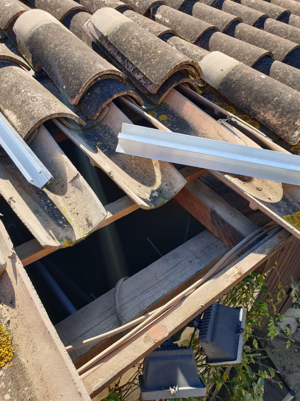 découvrez comment installer des panneaux solaires vous-même avec notre guide étape par étape. économisez sur vos factures d'énergie tout en contribuant à la protection de l'environnement grâce à des solutions solaires accessibles et faciles à mettre en œuvre.