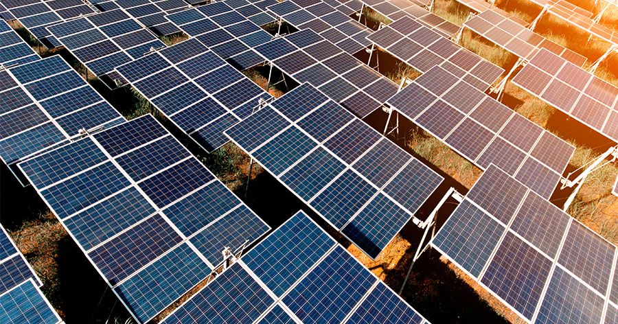 découvrez comment les interactions entre réseaux électriques et panneaux photovoltaïques optimisent la production d'énergie renouvelable, assurant une transition énergétique durable et efficace.
