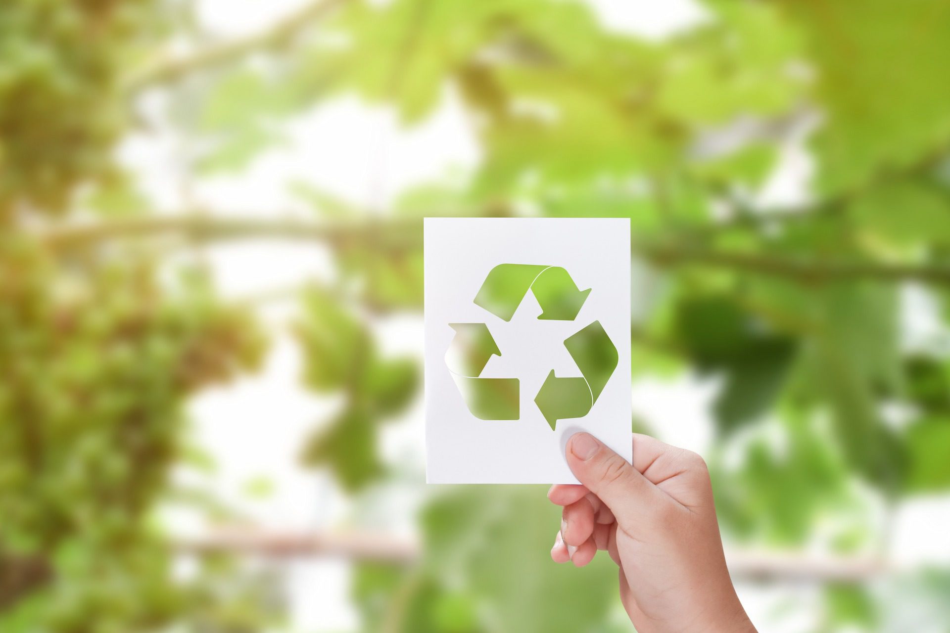 découvrez l'importance du recyclage des panneaux photovoltaïques pour un avenir durable. cette démarche écologique permet de réduire les déchets et de récupérer des matériaux précieux, tout en contribuant à la transition énergétique. explorez les solutions et les enjeux associés au recyclage dans le secteur des énergies renouvelables.