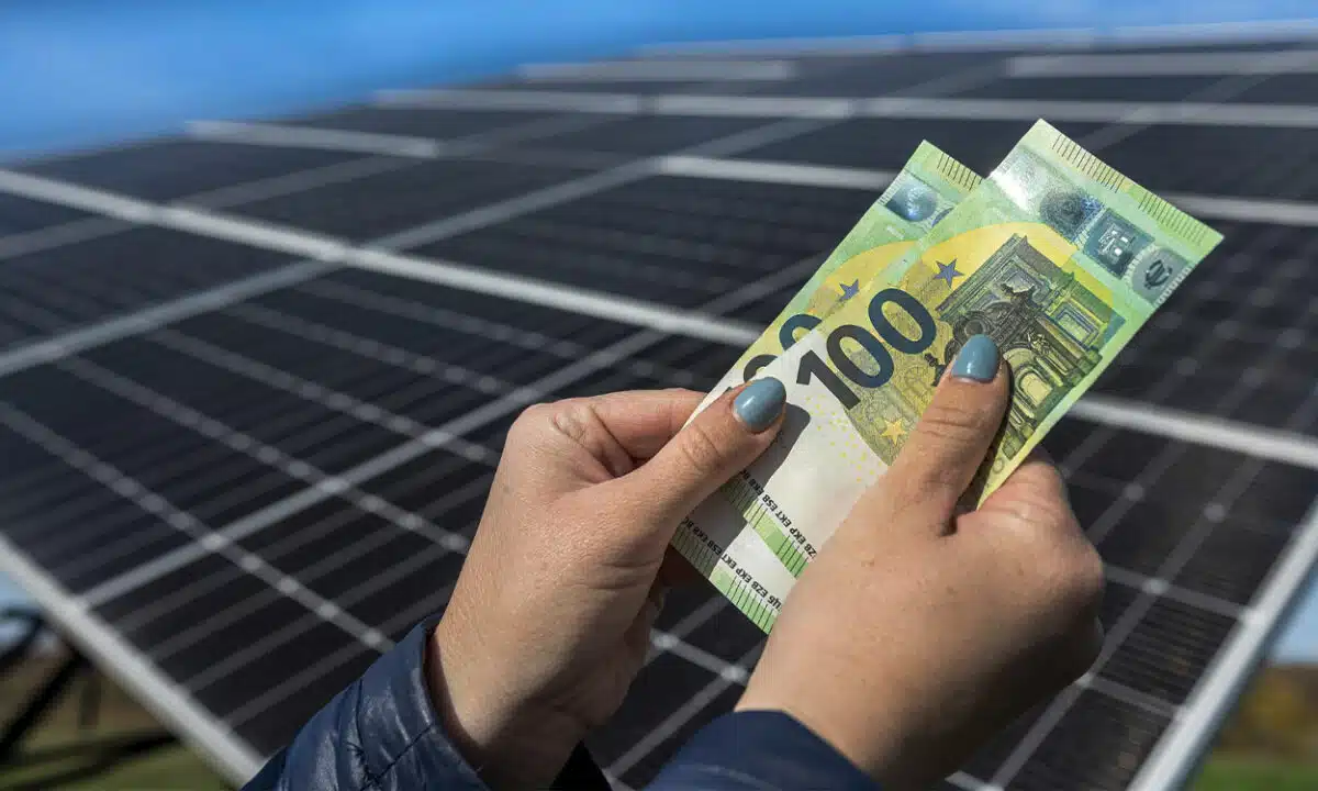 découvrez la rentabilité des panneaux photovoltaïques : un guide complet sur l'investissement, les économies d'énergie et les avantages financiers à long terme de l'énergie solaire.