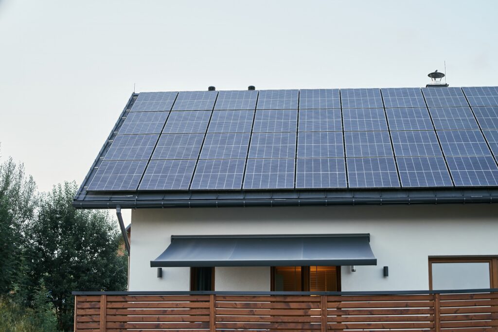 découvrez nos solutions de panneaux photovoltaïques professionnels, conçues pour optimiser votre production d'énergie solaire. augmentez votre indépendance énergétique tout en réduisant vos coûts. optez pour une énergie propre et durable avec nos technologies de pointe.