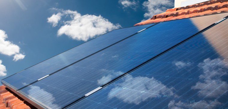 découvrez comment les panneaux photovoltaïques intègrent harmonieusement l'architecture moderne, alliant esthétique et durabilité. explorez les tendances, les avantages environnementaux et les innovations qui révolutionnent l'énergie solaire dans le design architectural.