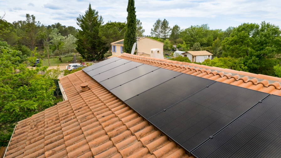 découvrez les nombreux avantages des panneaux photovoltaïques pour les entreprises. améliorez votre rentabilité en réduisant vos factures d'énergie, profitez d'aides financières, et engagez-vous dans une démarche éco-responsable tout en valorisant votre image de marque. transformez votre espace en une source d'énergie durable.