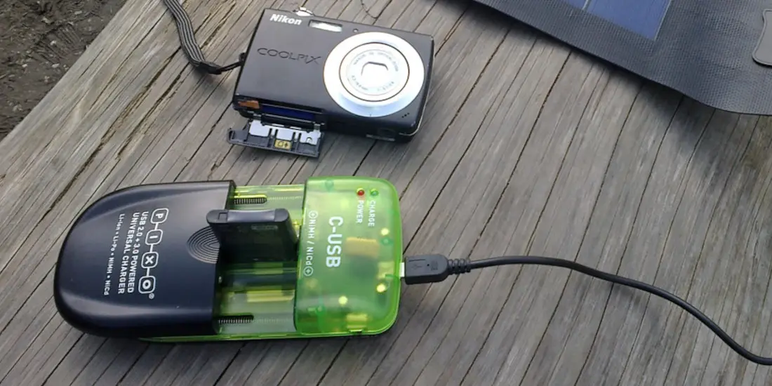 découvrez les avantages du chargeur solaire portable pour vos aventures en plein air. pratique et écologique, il vous permet de recharger vos appareils où que vous soyez, tout en profitant de l'énergie renouvelable du soleil. idéal pour le camping, la randonnée ou les voyages, restez connecté sans souci !