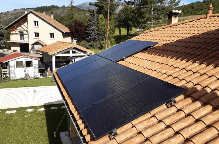 découvrez nos kits photovoltaïques clés en main, conçus pour vous faciliter la transition vers l'énergie solaire. profitez d'une installation simple et rapide, avec tout le nécessaire pour produire votre propre électricité. économisez sur vos factures d'énergie tout en réduisant votre empreinte carbone grâce à nos solutions durables et performantes.