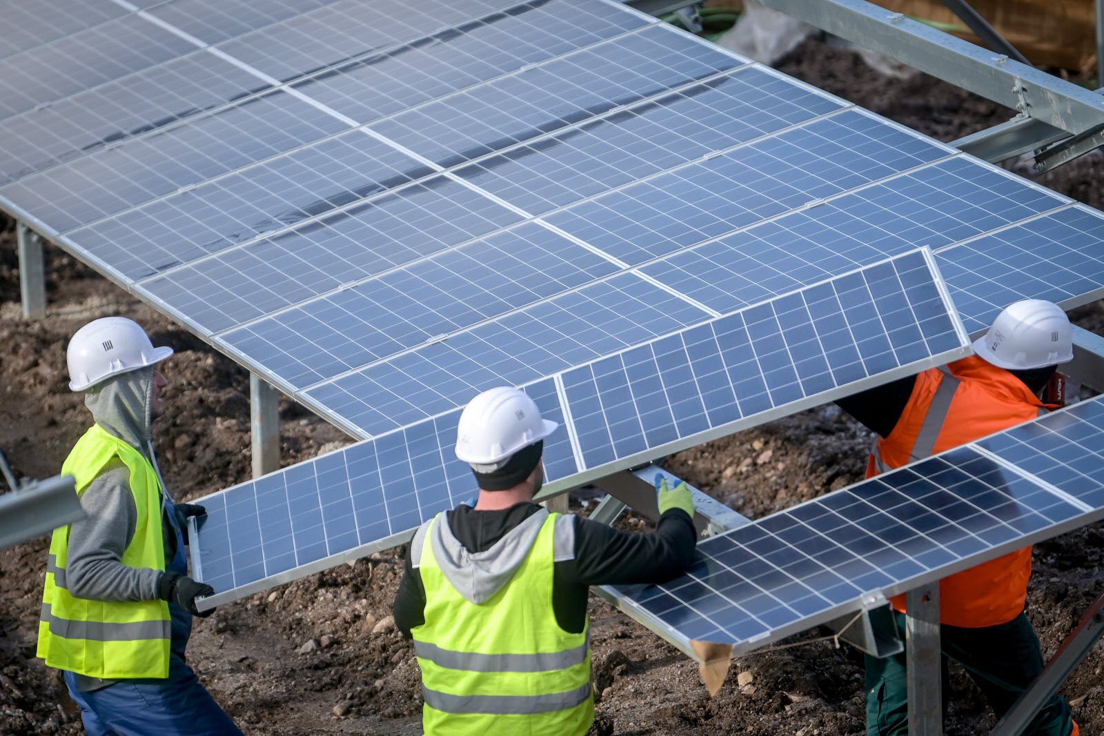 découvrez l'impact des panneaux photovoltaïques sur l'environnement et votre consommation d'énergie. explorez les avantages écologiques, les économies réalisées et leur rôle dans la transition énergétique. informez-vous sur l'avenir durable grâce à l'énergie solaire.