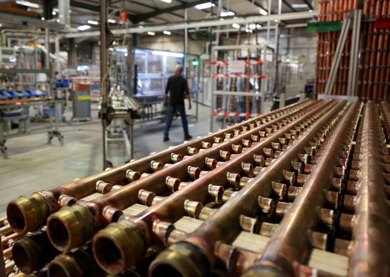 découvrez l'usine de panneaux solaires en lorraine, spécialisée dans la fabrication de solutions énergétiques durables. engagez-vous pour l'environnement grâce à des produits innovants et de qualité, tout en soutenant l'économie locale. apprenez-en plus sur nos technologies solaires et notre mission écologique.