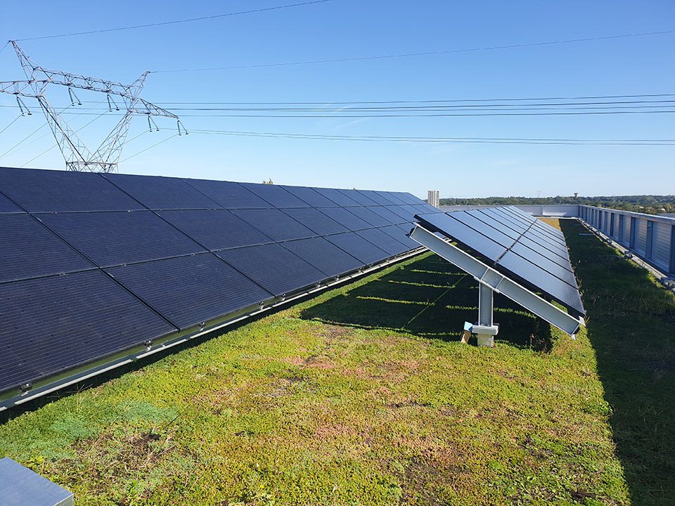 découvrez les avantages des toitures photovoltaïques : une solution écologique et économique pour produire votre propre électricité. réduisez votre empreinte carbone tout en augmentant la valeur de votre maison grâce à des panneaux solaires intégrés. informez-vous sur les installations, les subventions disponibles et les technologies innovantes pour un avenir durable.
