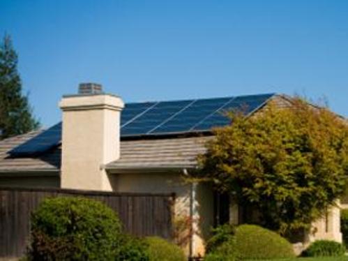 découvrez comment les panneaux solaires dans votre jardin peuvent transformer votre espace extérieur tout en vous permettant de produire une énergie verte et durable. optimisez votre consommation d'énergie et contribuez à la préservation de l'environnement avec des solutions photovoltaïques adaptées à votre jardin.