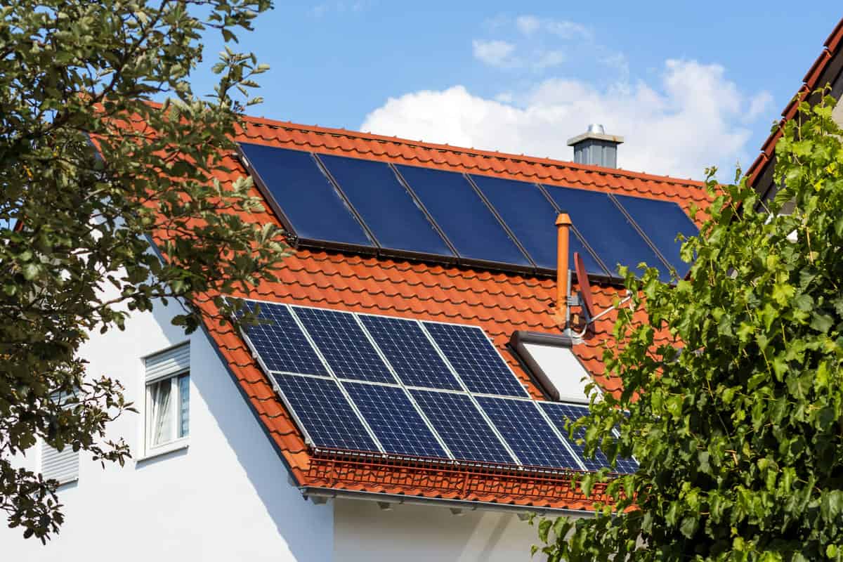 découvrez les avantages des panneaux solaires pour votre maison. efficacité énergétique, économies sur vos factures d'électricité et respect de l'environnement : optez pour une solution durable et tendance avec nos conseils et informations sur l'installation et l'entretien des panneaux solaires.