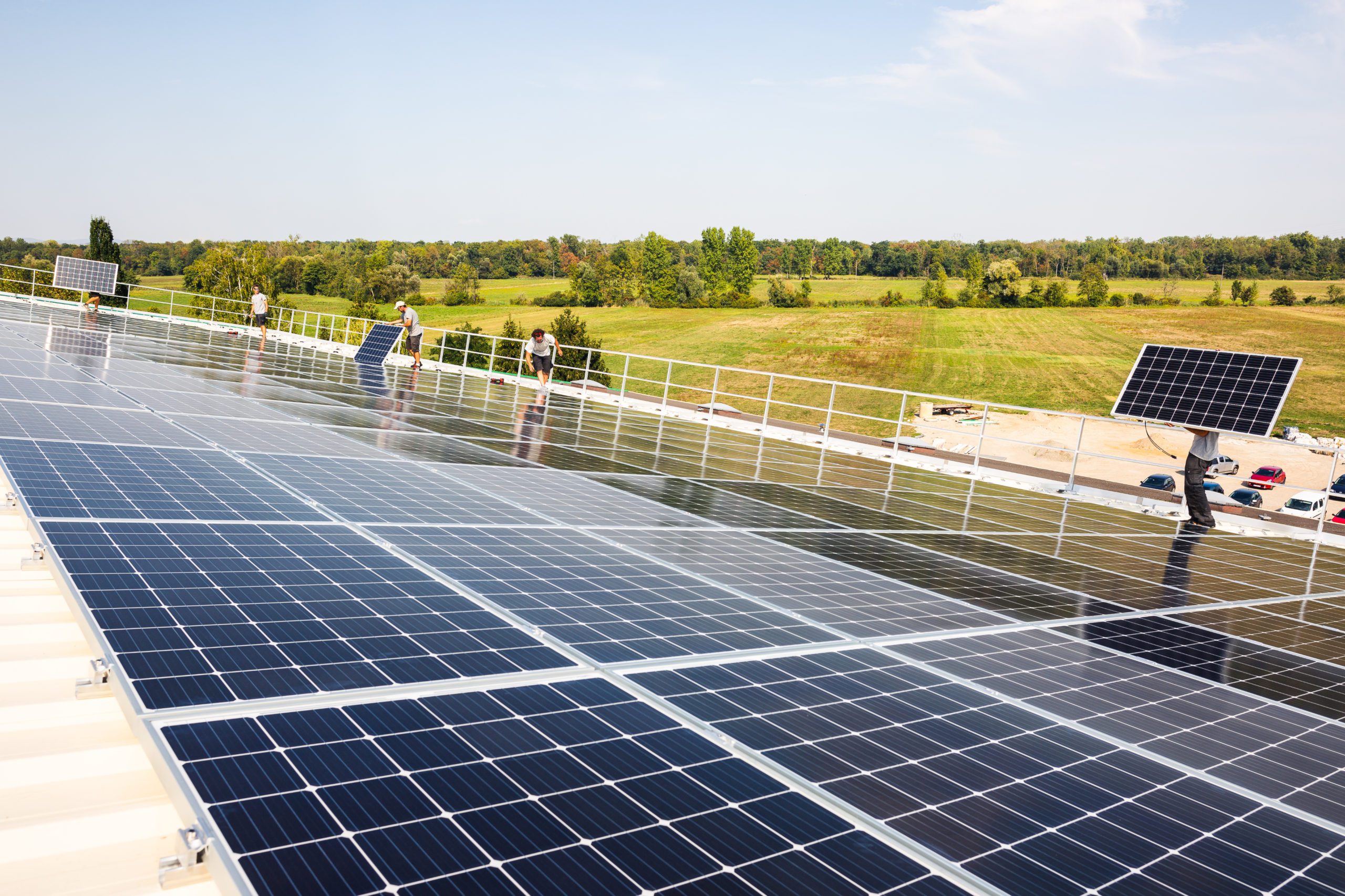 découvrez tout sur les panneaux photovoltaïques (pv) : leur fonctionnement, les avantages d'une installation solaire et comment ils peuvent réduire vos factures d'électricité tout en préservant l'environnement. optez pour une énergie renouvelable et durable dès aujourd'hui !