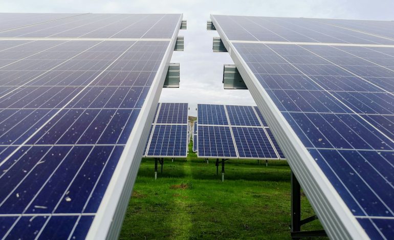 découvrez comment investir dans les panneaux solaires peut façonner un avenir durable. apprenez les avantages environnementaux et économiques de cette technologie prometteuse et rejoignez la transition énergétique.
