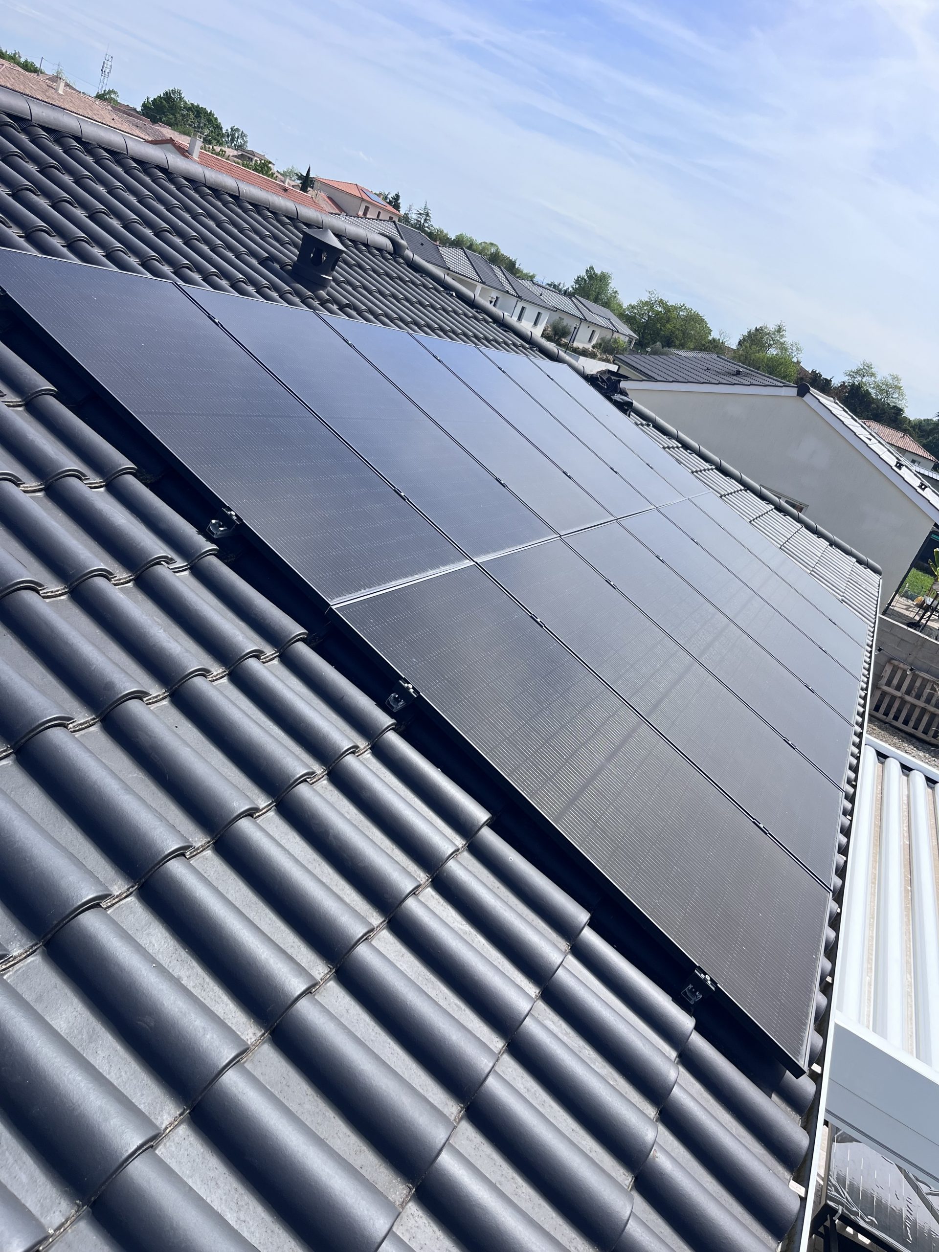 découvrez comment bénéficier de panneaux photovoltaïques gratuits pour votre maison. informez-vous sur les aides et subventions disponibles, et engagez-vous dans une démarche éco-responsable tout en réduisant vos factures d'énergie.