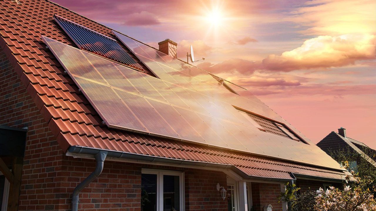 découvrez les différences entre les panneaux photovoltaïques et les panneaux thermiques. apprenez comment chacun fonctionne, leurs applications, avantages et inconvénients pour optimiser votre consommation d'énergie et réduire votre empreinte carbone.