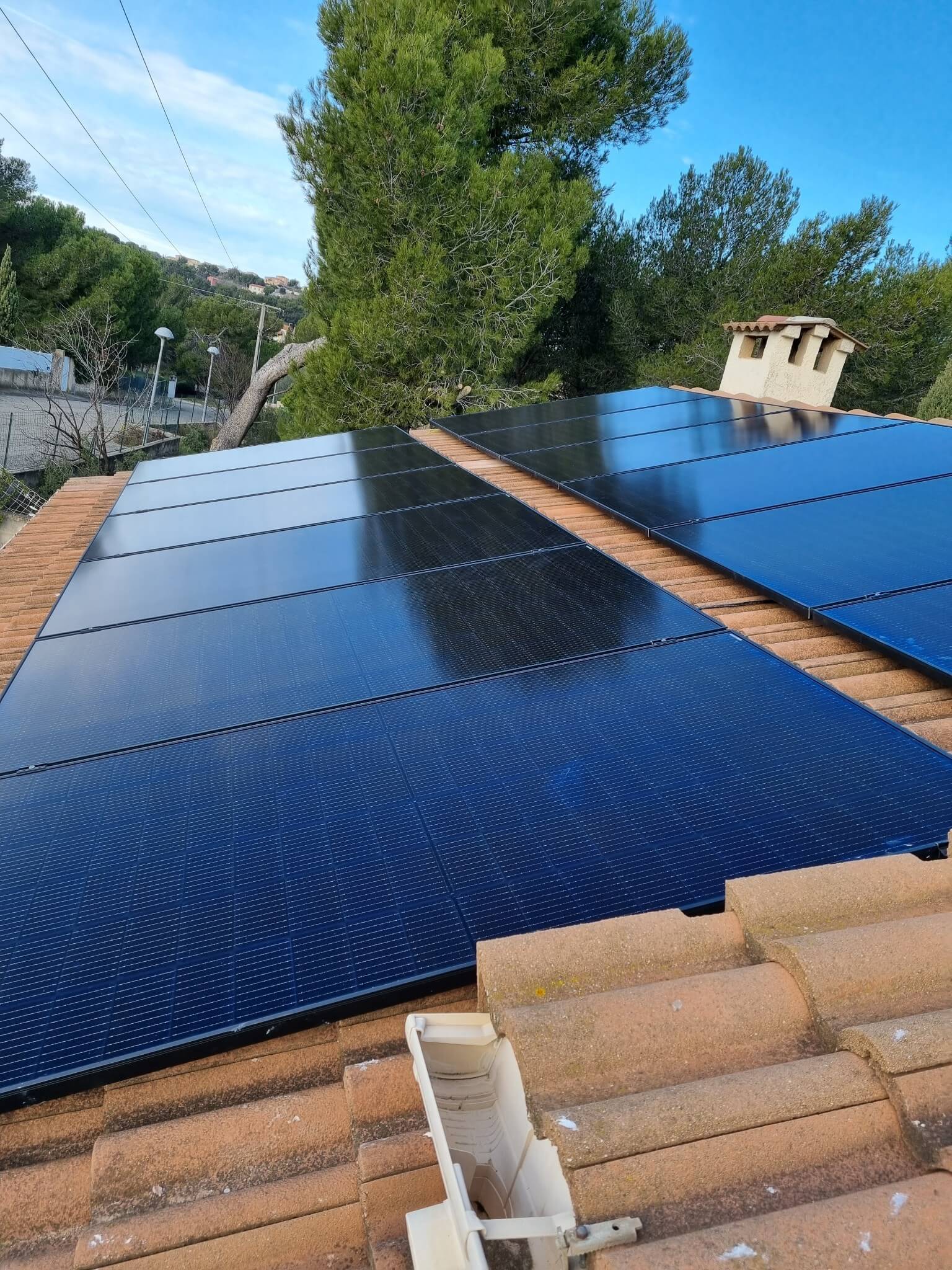découvrez comment votre entreprise peut bénéficier de subventions pour l'installation de panneaux solaires. maximisez vos économies tout en contribuant à la transition énergétique grâce à des aides financières adaptées à votre projet.