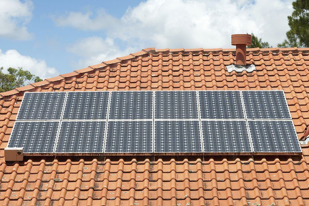 découvrez les avantages des panneaux photovoltaïques en 2023 : efficacité énergétique, économies sur votre facture d'électricité et impact positif sur l'environnement. informez-vous sur les dernières technologies et les subventions disponibles pour un investissement rentable et durable.