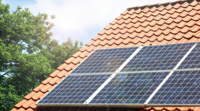 découvrez les différents types de panneaux photovoltaïques disponibles sur le marché, leurs avantages, leurs inconvénients et comment choisir celui qui convient le mieux à vos besoins en énergie solaire.