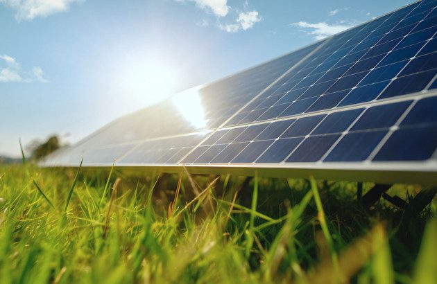 découvrez l'impact environnemental des habitations équipées de panneaux photovoltaïques. cette alternative énergétique contribue à la réduction des émissions de co2, à la préservation des ressources naturelles et à la transition vers un avenir plus durable. explorez comment ces installations solaires influencent positivement notre planète.