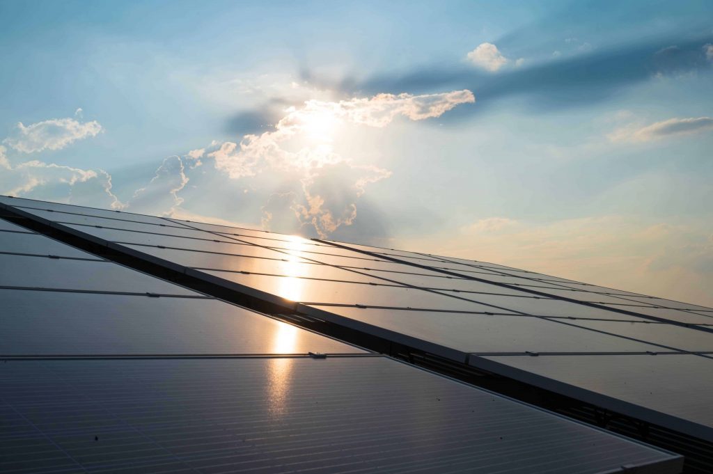 découvrez les avantages du silicium amorphe dans les panneaux photovoltaïques. ce matériau innovant offre une efficacité énergétique accrue et une flexibilité de conception, idéal pour optimiser la production d'énergie solaire. informez-vous sur ses applications et ses bénéfices environnementaux.