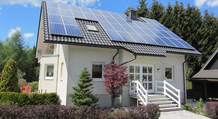 découvrez les arnaques associées aux panneaux photovoltaïques et apprenez à les éviter. informez-vous sur les pratiques douteuses, les faux experts et les solutions pour investir en toute sécurité dans l'énergie solaire.