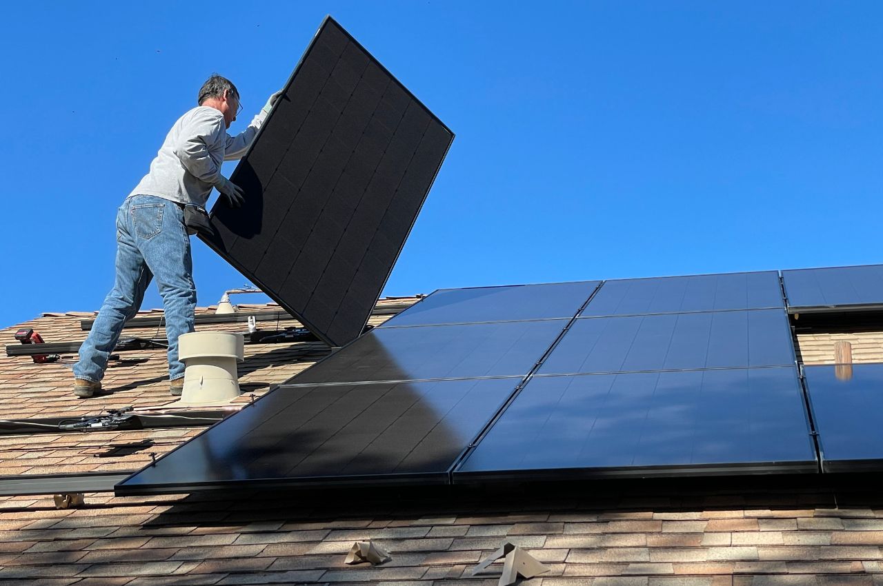 découvrez les aides disponibles en 2023 pour l'installation de panneaux solaires. informez-vous sur les subventions, crédits d'impôt et autres dispositifs financiers pour réduire le coût de votre transition énergétique.
