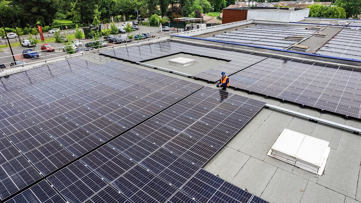 découvrez les différentes aides photovoltaïques disponibles en france pour vous accompagner dans votre projet d'installation de panneaux solaires. informez-vous sur les subventions, crédits d'impôt et autres dispositifs financiers qui peuvent réduire le coût de votre transition énergétique.