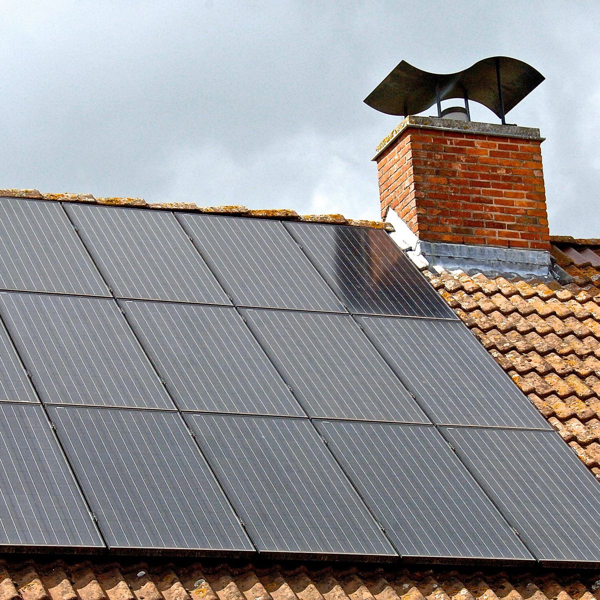 découvrez les principales arnaques liées aux panneaux photovoltaïques et apprenez à les éviter. protégez votre investissement et informez-vous sur les pratiques douteuses afin de faire des choix éclairés pour votre énergie solaire.