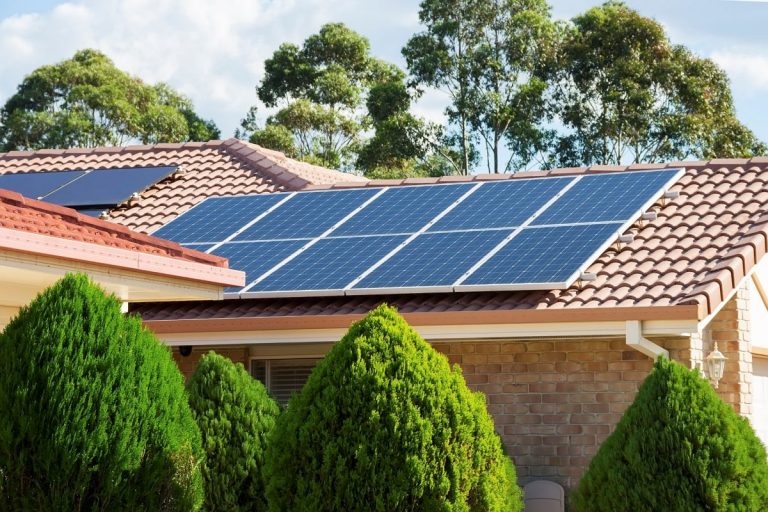 découvrez les nombreux avantages des panneaux photovoltaïques : réduction des factures d'électricité, bénéfices environnementaux, valorisation de votre patrimoine et aide à la transition énergétique. adoptez une solution durable et économique pour produire votre propre électricité.