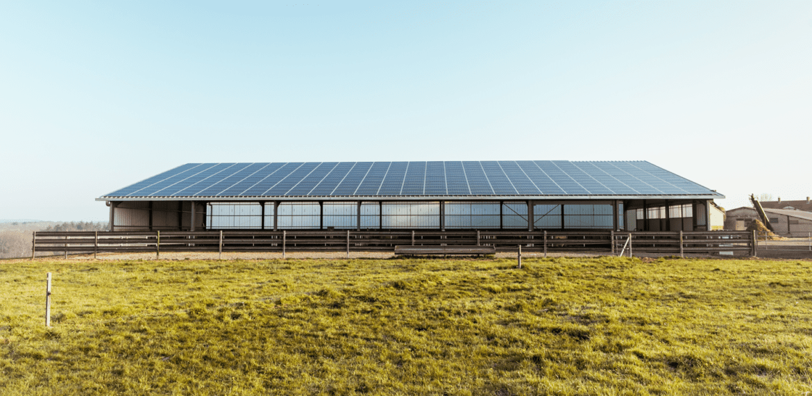 découvrez notre bâtiment photovoltaïque durable, conçu pour maximiser l'efficacité énergétique tout en respectant l'environnement. alliant innovation et écologie, ce projet offre une solution idéale pour un avenir énergétique durable.