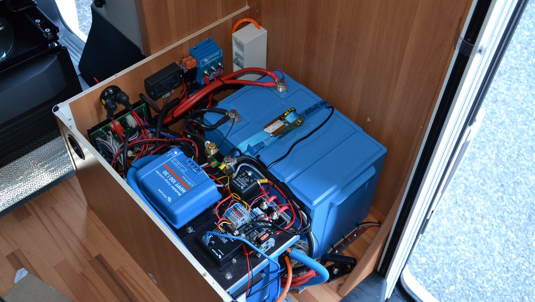 découvrez la batterie idéale pour panneaux solaires de votre camping-car. optimisez votre autonomie énergétique lors de vos escapades en plein air avec des solutions fiables et performantes. profitez de la nature sans compromis grâce à un système électrique adapté à vos besoins.