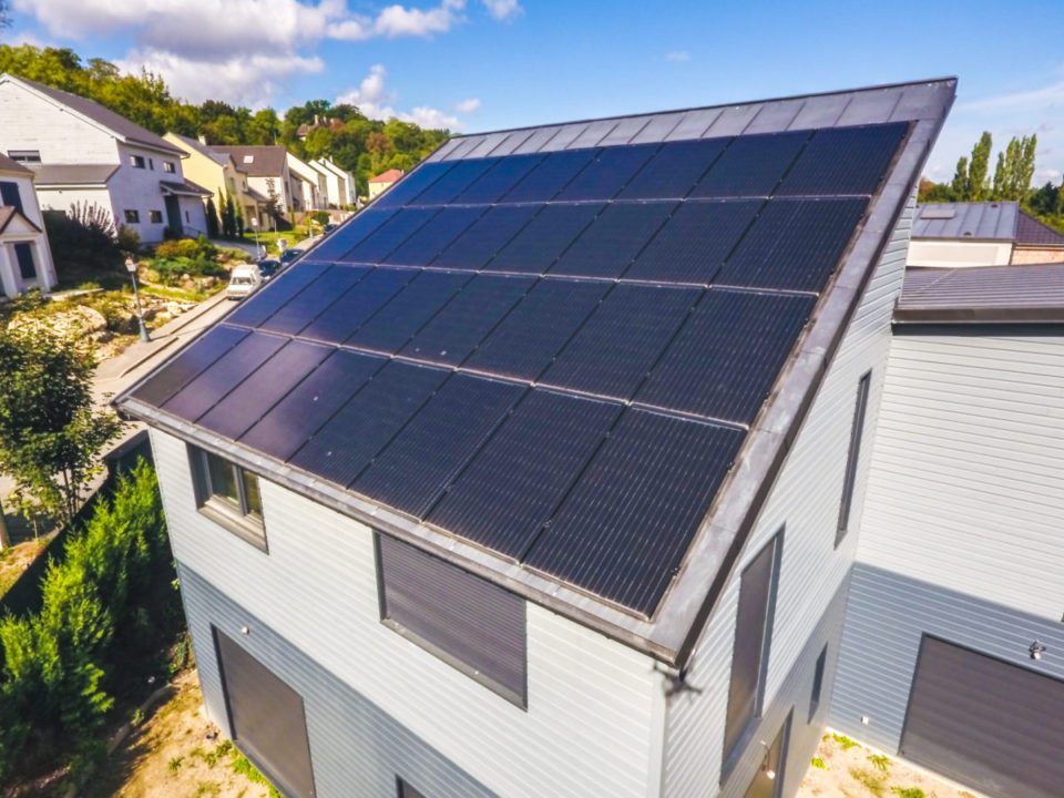 découvrez nos conseils pour choisir un kit de panneaux solaires pas cher qui allie qualité et performance. profitez d'une énergie renouvelable à petit prix et réduisez votre facture d'électricité tout en respectant l'environnement.
