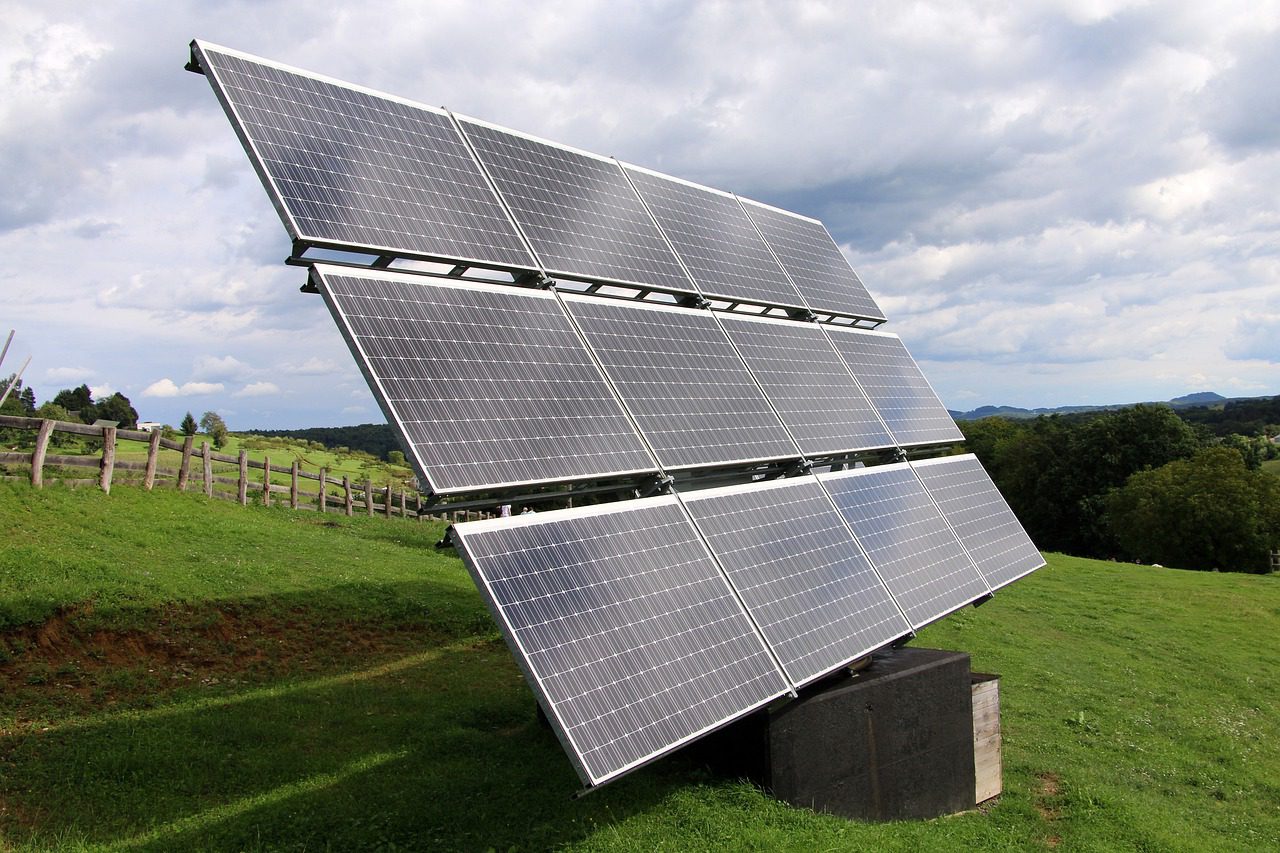 découvrez comment choisir les panneaux photovoltaïques adaptés à vos besoins énergétiques. guide complet pour sélectionner l'équipement idéal, optimiser votre production d'énergie solaire et réaliser des économies sur votre facture d'électricité.