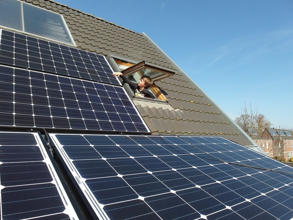 découvrez comment faire le meilleur choix pour vos panneaux solaires. comparez les types, efficacités et prix pour optimiser votre investissement énergétique. profitez des avantages des énergies renouvelables dès aujourd'hui !