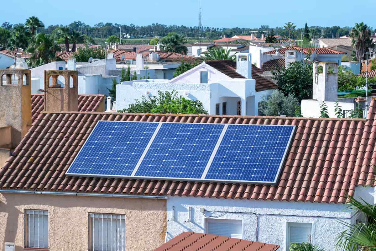 découvrez notre comparatif complet sur l'énergie solaire : analyse des panneaux photovoltaïques, économies d'énergie, rendements et impacts environnementaux. informez-vous pour faire le meilleur choix pour votre projet solaire.
