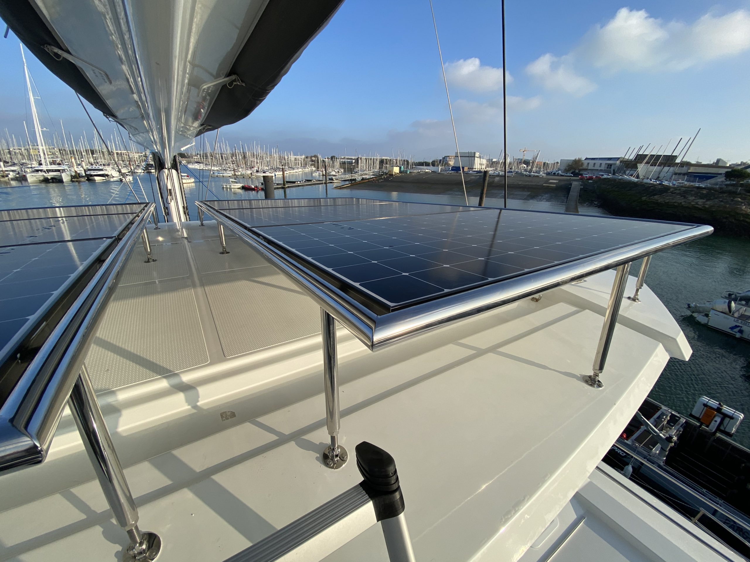 découvrez notre comparatif complet des panneaux solaires sunpower. analysez leurs caractéristiques, performances et avantages pour optimiser votre investissement en énergie solaire.