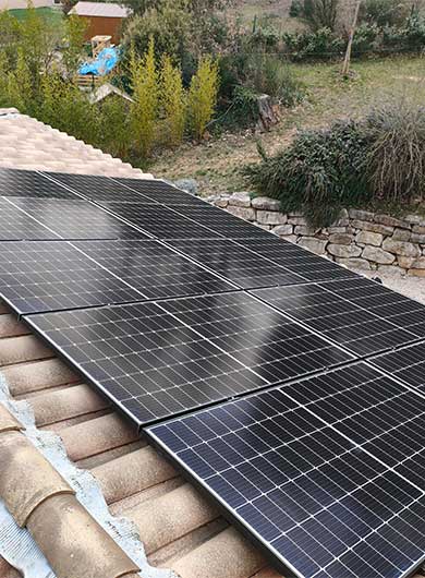 découvrez l'impact de la consommation des matériaux dans la fabrication des panneaux photovoltaïques. explorez les enjeux environnementaux et économiques liés à leur production pour une énergie solaire durable.
