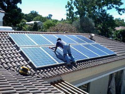 découvrez le coût d'installation d'un panneau solaire de 3 kwc. obtenez des informations complètes sur les tarifs, les aides disponibles et les économies d'énergie potentielles pour optimiser votre projet solaire.