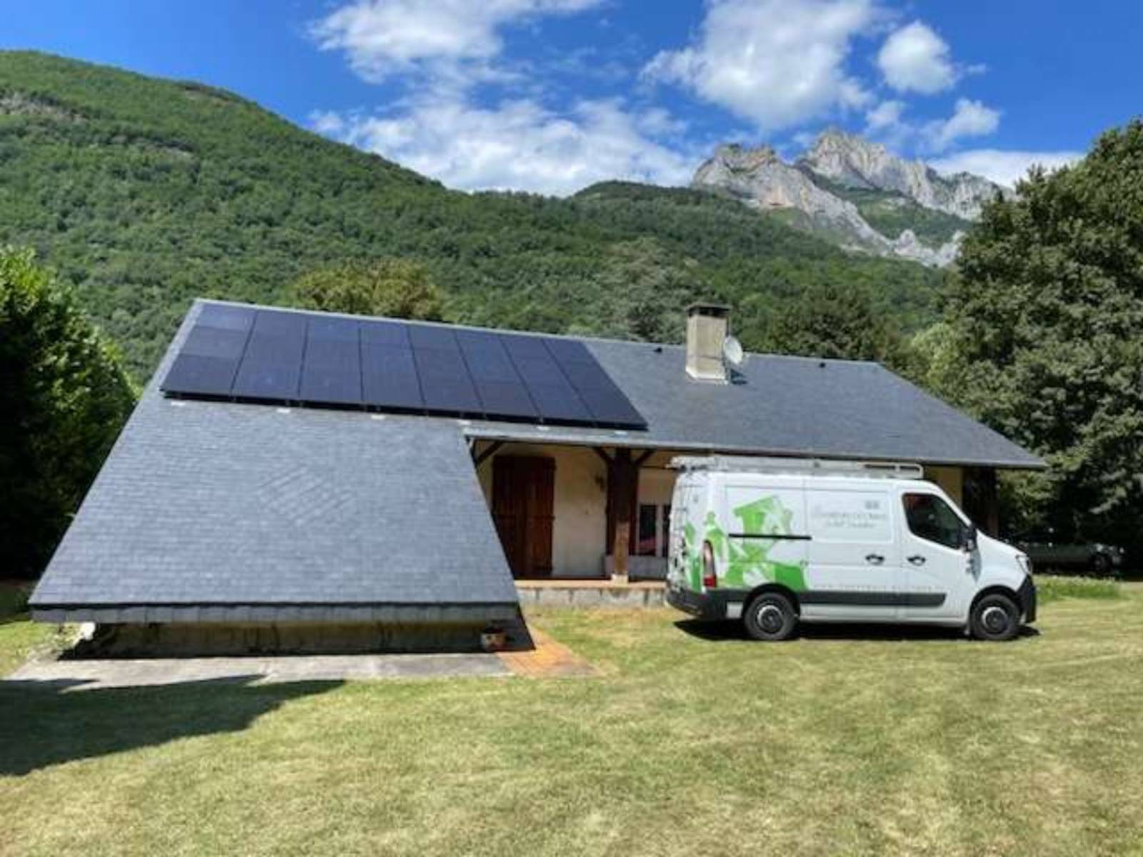 découvrez le coût des panneaux photovoltaïques et les éléments qui influencent leur prix. informez-vous sur les économies d'énergie, les aides financières disponibles et les bénéfices à long terme d'une installation solaire.