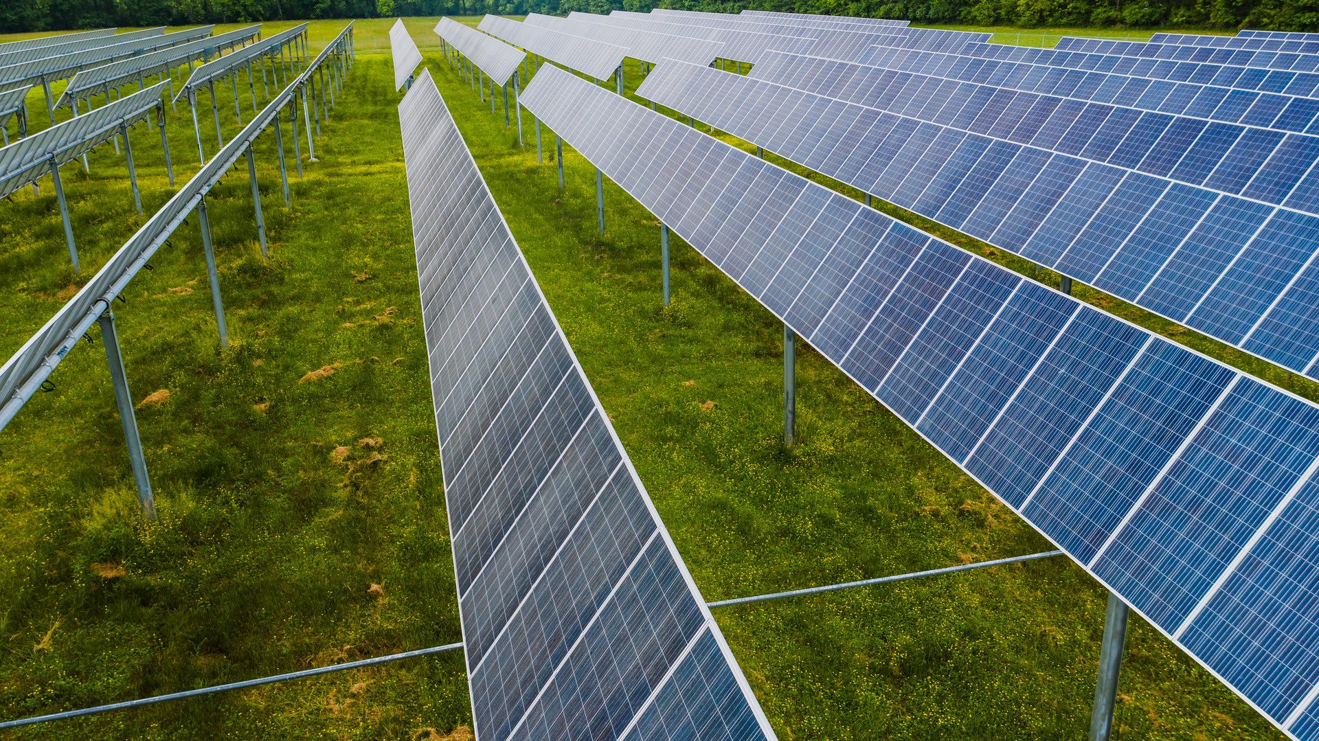 découvrez tout ce qu'il faut savoir sur le coût photovoltaïque : prix d'installation, retour sur investissement et les aides potentielles pour adopter l'énergie solaire.