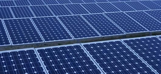 découvrez les différences clés entre les panneaux solaires et photovoltaïques. apprenez comment chacun fonctionne, leurs avantages et inconvénients, afin de faire le meilleur choix pour votre projet d'énergie renouvelable.