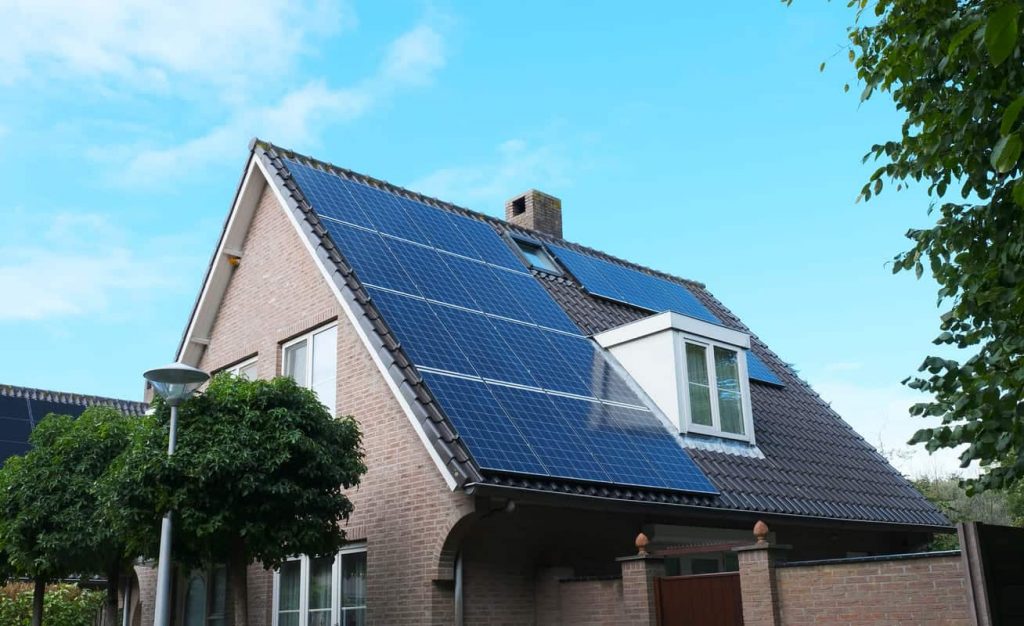 découvrez les dimensions des panneaux solaires pour optimiser votre installation. apprenez à choisir la taille idéale adaptée à vos besoins énergétiques et à votre espace disponible.