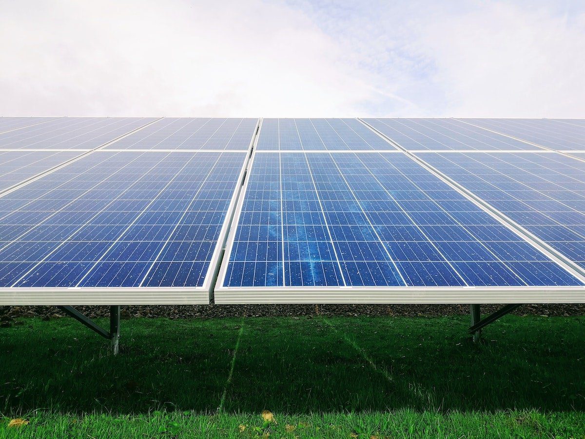 découvrez la durée de vie des panneaux photovoltaïques, leur performance au fil des ans et les facteurs influençant leur longévité. informez-vous sur les avantages d'investir dans ces technologies durables pour maximiser votre retour sur investissement.