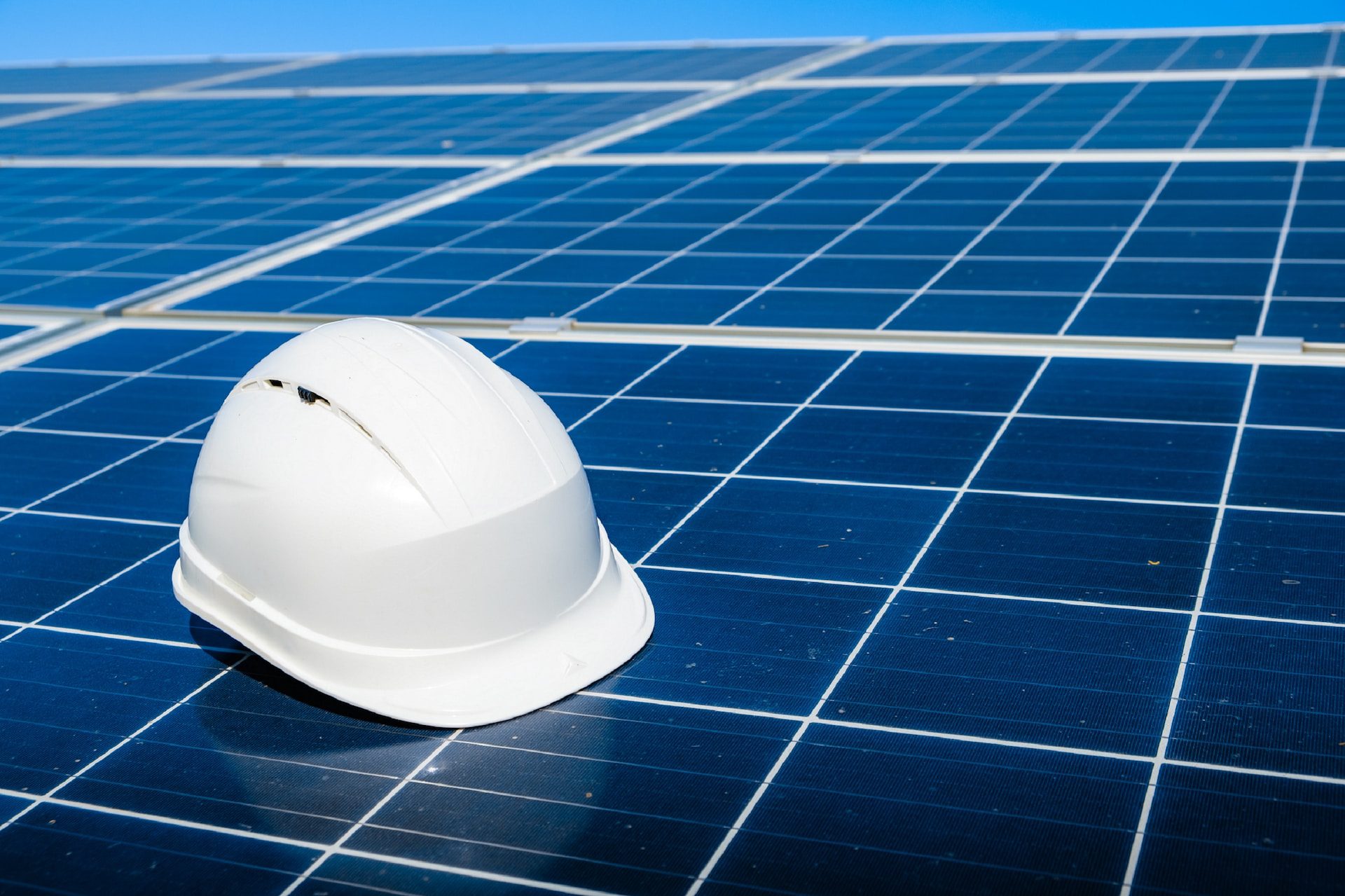 explorez les enjeux des panneaux photovoltaïques : impact environnemental, efficacité énergétique et avantages économiques. découvrez comment cette technologie verte peut transformer notre avenir énergétique.