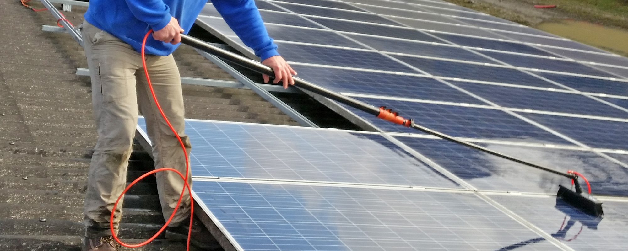 découvrez l'importance de l'entretien des panneaux photovoltaïques pour garantir leur performance optimale et prolonger leur durée de vie. informez-vous sur les techniques, conseils pratiques et fréquences recommandées pour le nettoyage et l'inspection de vos installations solaires.