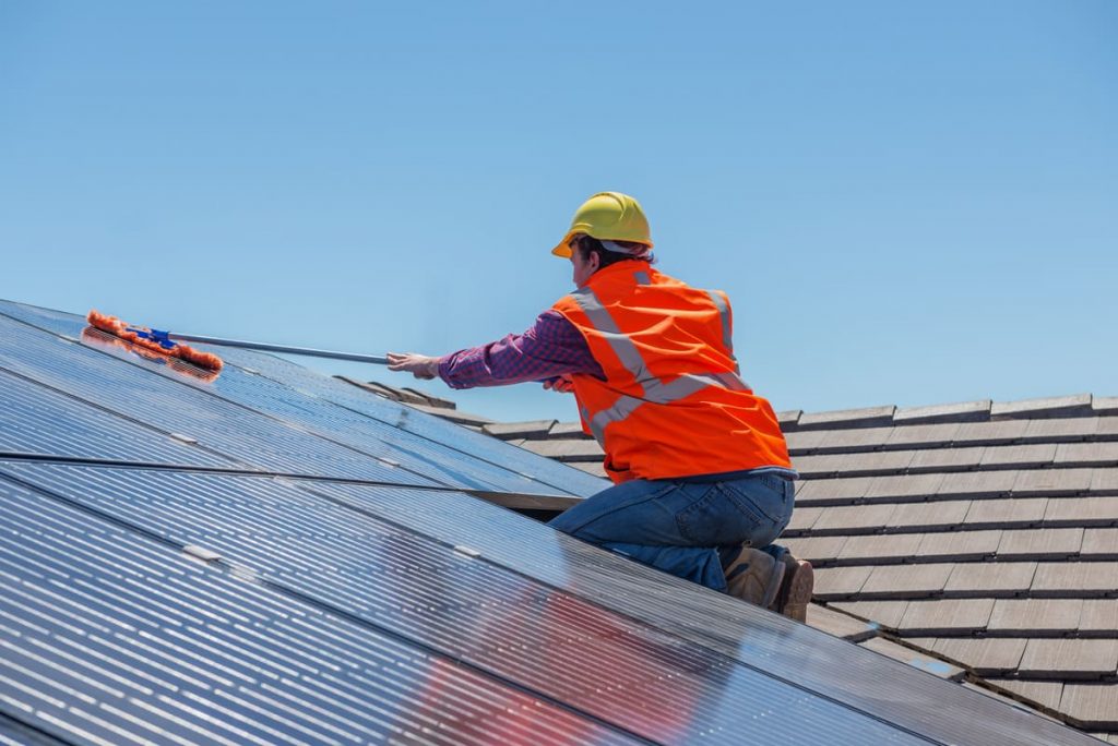 découvrez l'importance de l'entretien des panneaux photovoltaïques pour maximiser leur performance et leur durée de vie. apprenez les meilleures pratiques et conseils pour garantir un fonctionnement optimal de vos installations solaires.