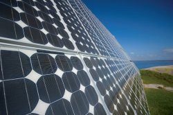 découvrez l'évolution des panneaux photovoltaïques : des premières technologies aux innovations récentes, explorez comment ces dispositifs solaires transforment notre approche de l'énergie renouvelable et contribuent à un avenir durable.