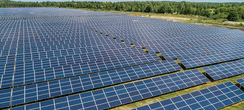 découvrez comment les fermes solaires et les panneaux photovoltaïques transforment l'énergie renouvelable en une solution durable. explorez les avantages de l'énergie solaire, son impact sur l'environnement et son potentiel pour réduire vos factures d'électricité.